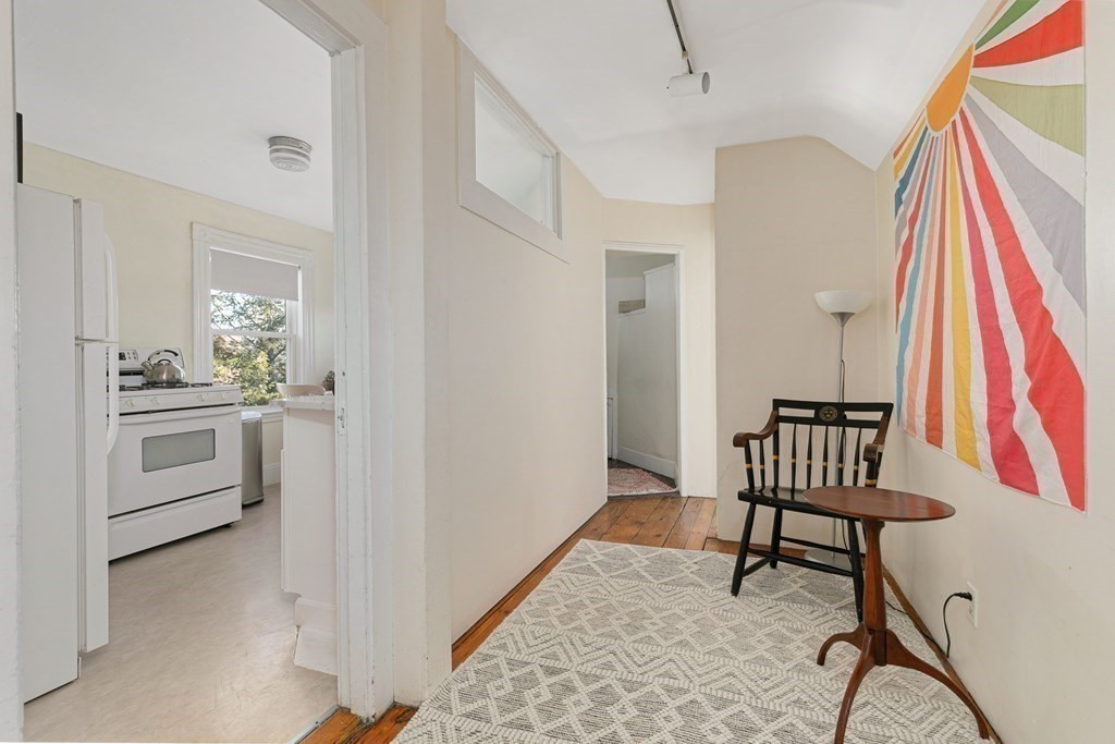 2 bed, 1 bath apartment for rent at 74 Buckingham Unit A, Harvard Square — photo 3 of 13