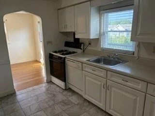 3 bed, 1 bath apartment for rent at 74 Cambridge Rd Unit 1, Woburn — photo 4 of 11