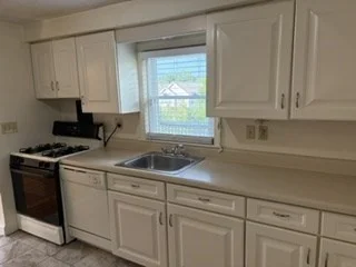 3 bed, 1 bath apartment for rent at 74 Cambridge Rd Unit 1, Woburn — photo 2 of 11