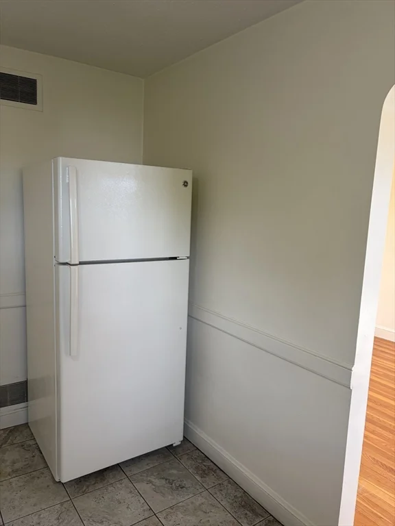 3 bed, 1 bath apartment for rent at 74 Cambridge Rd Unit 1, Woburn — photo 5 of 11