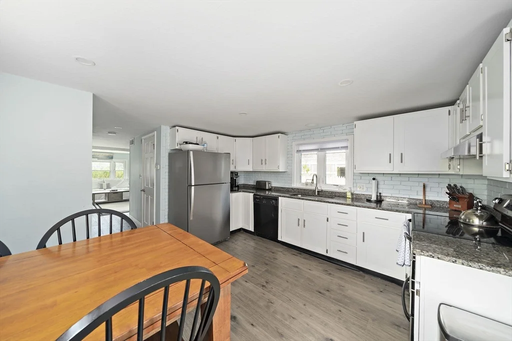3 bed, 1 bath apartment for rent at 74 Cherry St, Brant Rock — photo 10 of 33