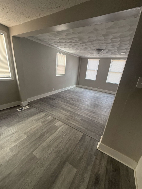4 bed, 1 bath apartment for rent at 74 Cherry St Unit 1, Springfield — photo 4 of 6