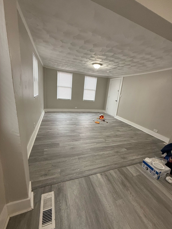 4 bed, 1 bath apartment for rent at 74 Cherry St Unit 1, Springfield — photo 3 of 6
