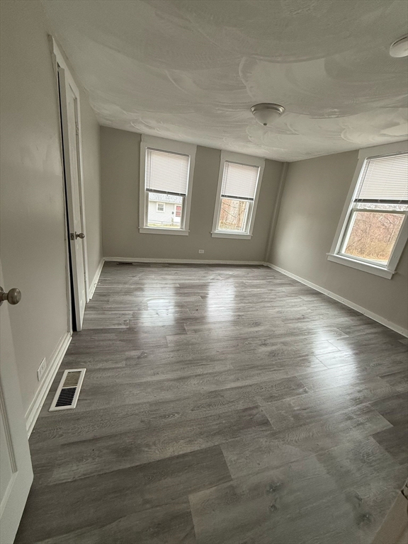 4 bed, 1 bath apartment for rent at 74 Cherry St Unit 1, Springfield — photo 5 of 6