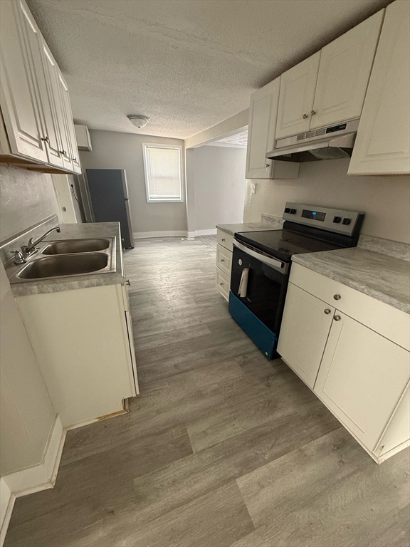 4 bed, 1 bath apartment for rent at 74 Cherry St Unit 1, Springfield — photo 1 of 6