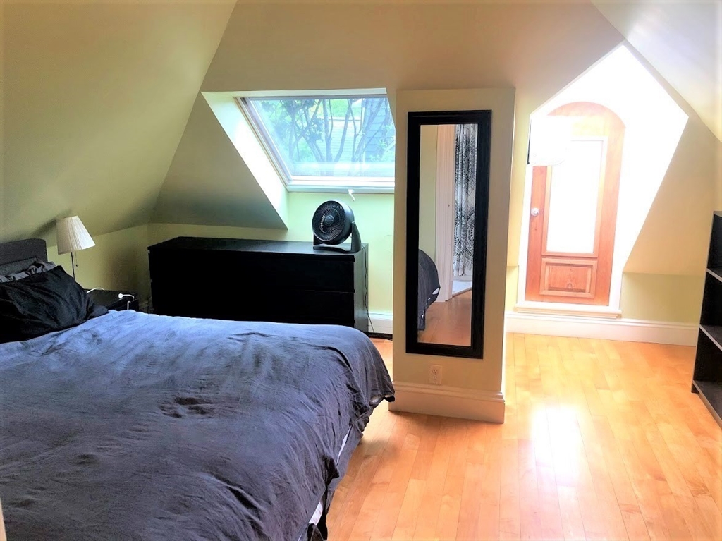 4 bed, 2 bath apartment for rent at 74 Chestnut St Unit 3, Brookline — photo 5 of 9
