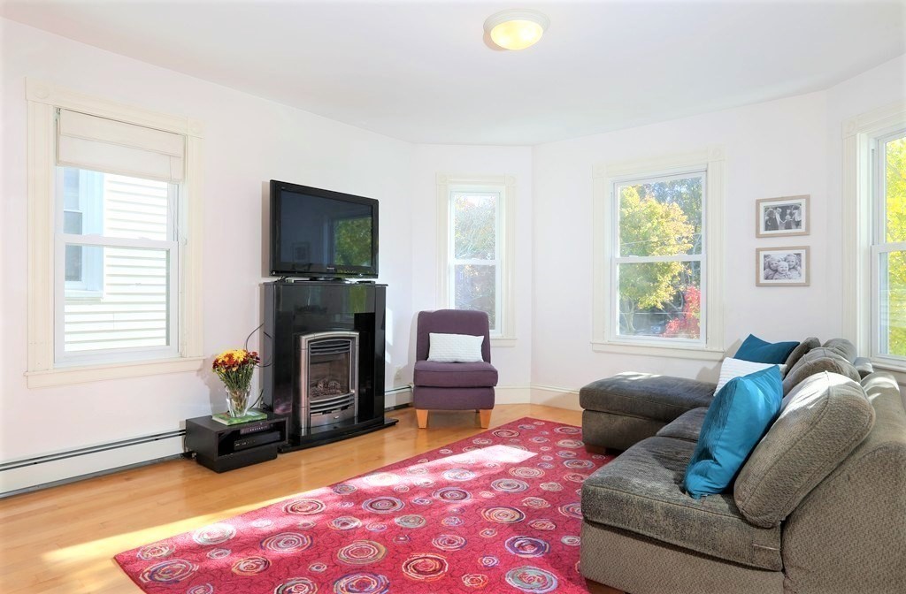 4 bed, 2 bath apartment for rent at 74 Chestnut St Unit 3, Brookline — photo 3 of 9