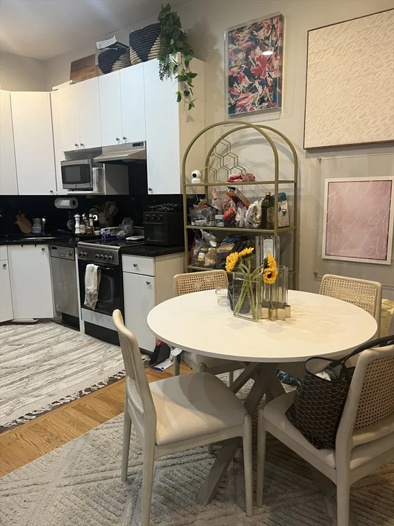 Studio bed, 1 bath apartment for rent at 74 Commonwealth Ave Unit 1, Back Bay — photo 8 of 23