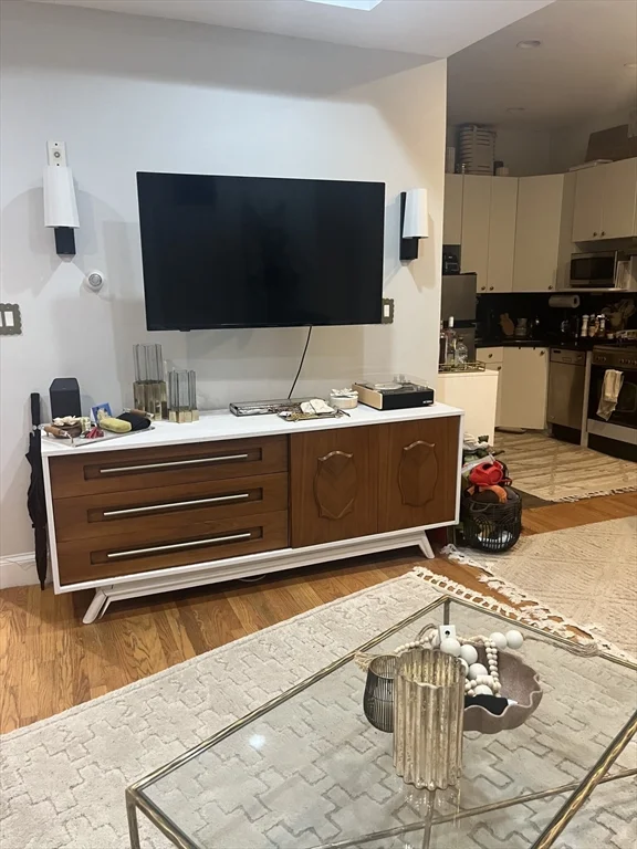 Studio bed, 1 bath apartment for rent at 74 Commonwealth Ave Unit 1, Back Bay — photo 19 of 23