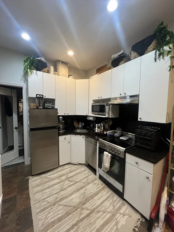 Studio bed, 1 bath apartment for rent at 74 Commonwealth Ave Unit 1, Back Bay — photo 18 of 23