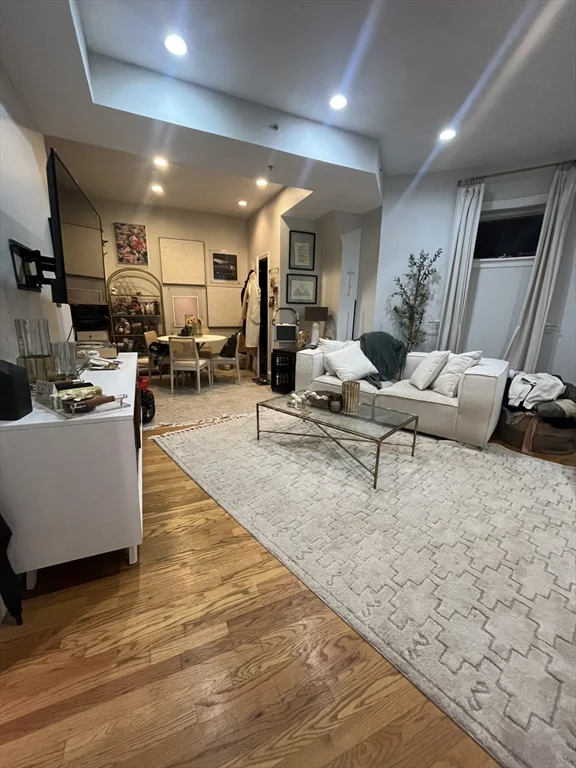 Studio bed, 1 bath apartment for rent at 74 Commonwealth Ave Unit 1, Back Bay — photo 4 of 23