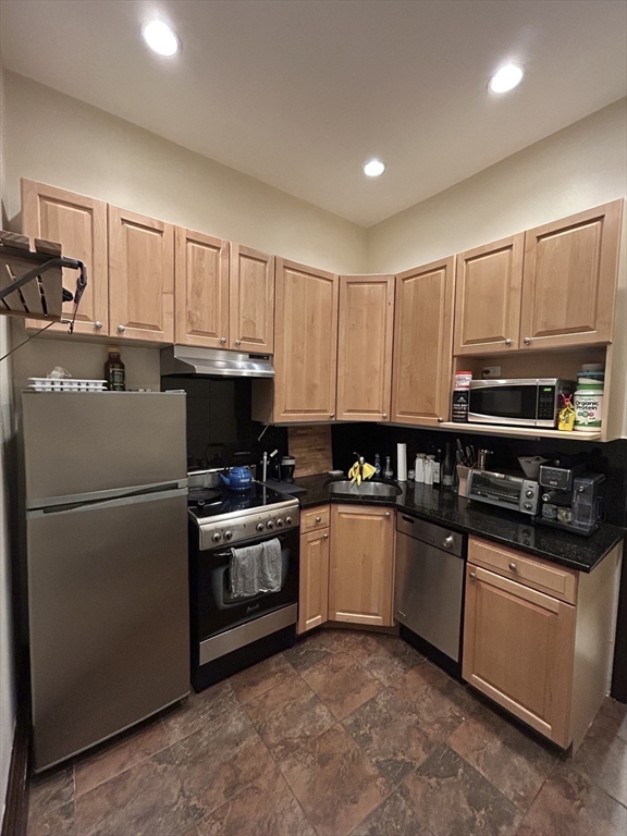 1 bed, 1 bath apartment for rent at 74 Commonwealth Unit 6, Back Bay — photo 3 of 11