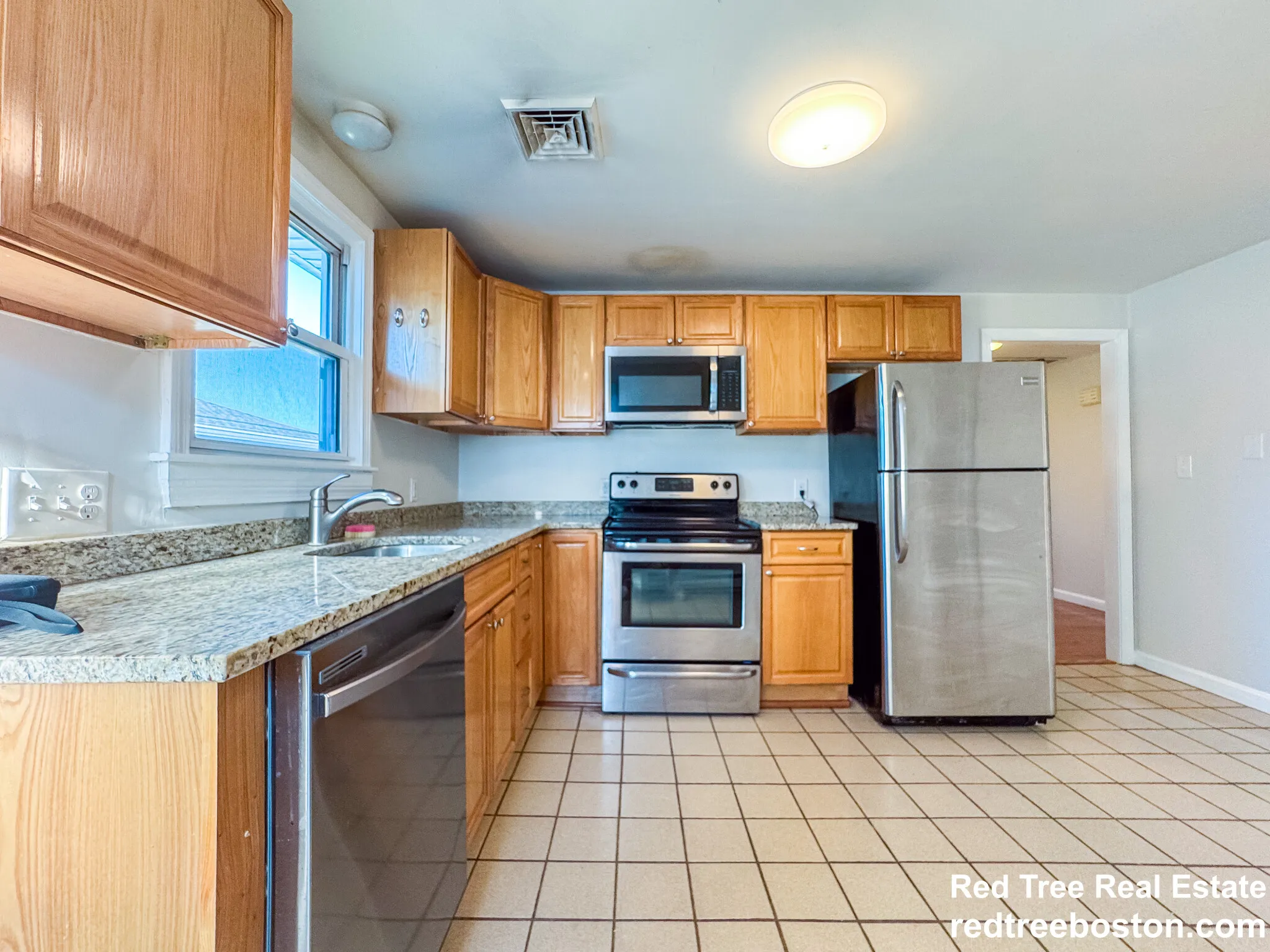 3 bed, 1 bath apartment for rent at 74 Dunboy St Unit 2A, Brighton — photo 5 of 24