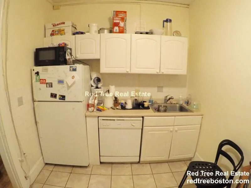 3 bed, 1 bath apartment for rent at 74 Egmont St Unit 2, North Brookline — photo 11 of 20