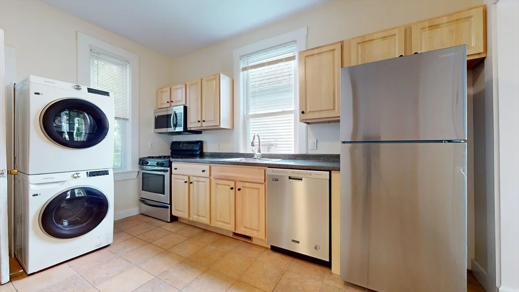 2 bed, 1 bath apartment for rent at 74 Fairbanks St Unit 1, Oak Square — photo 12 of 18