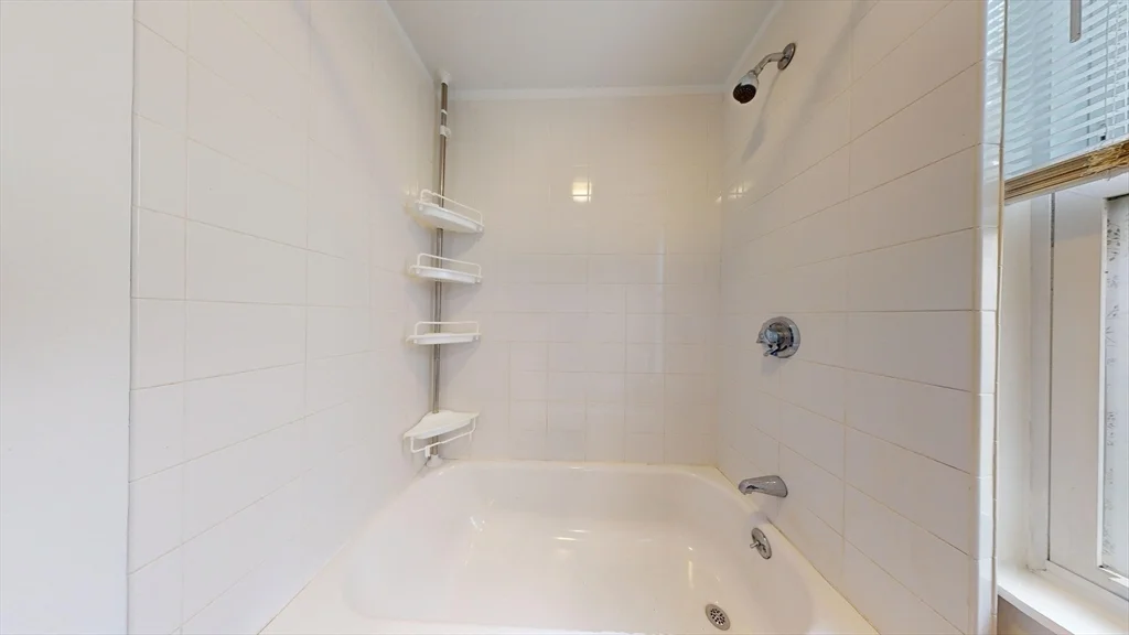 2 bed, 1 bath apartment for rent at 74 Fairbanks St Unit 1, Oak Square — photo 17 of 18