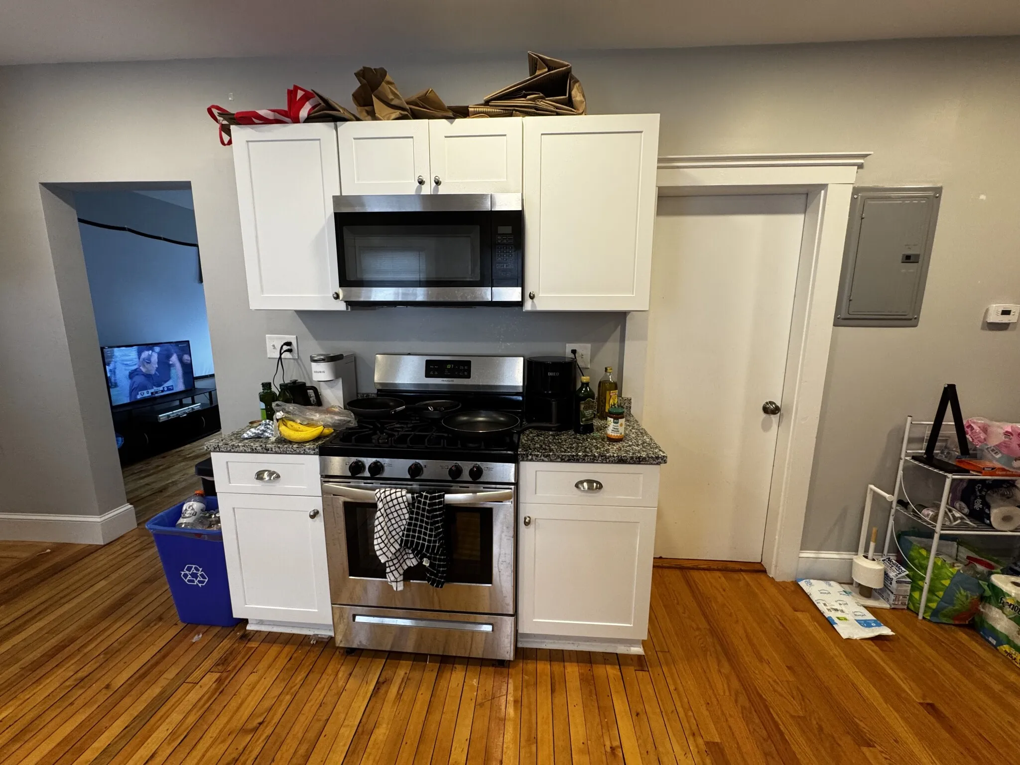 5 bed, 1 bath apartment for rent at 74 Frederick Ave Unit 2, South Medford — photo 2 of 26