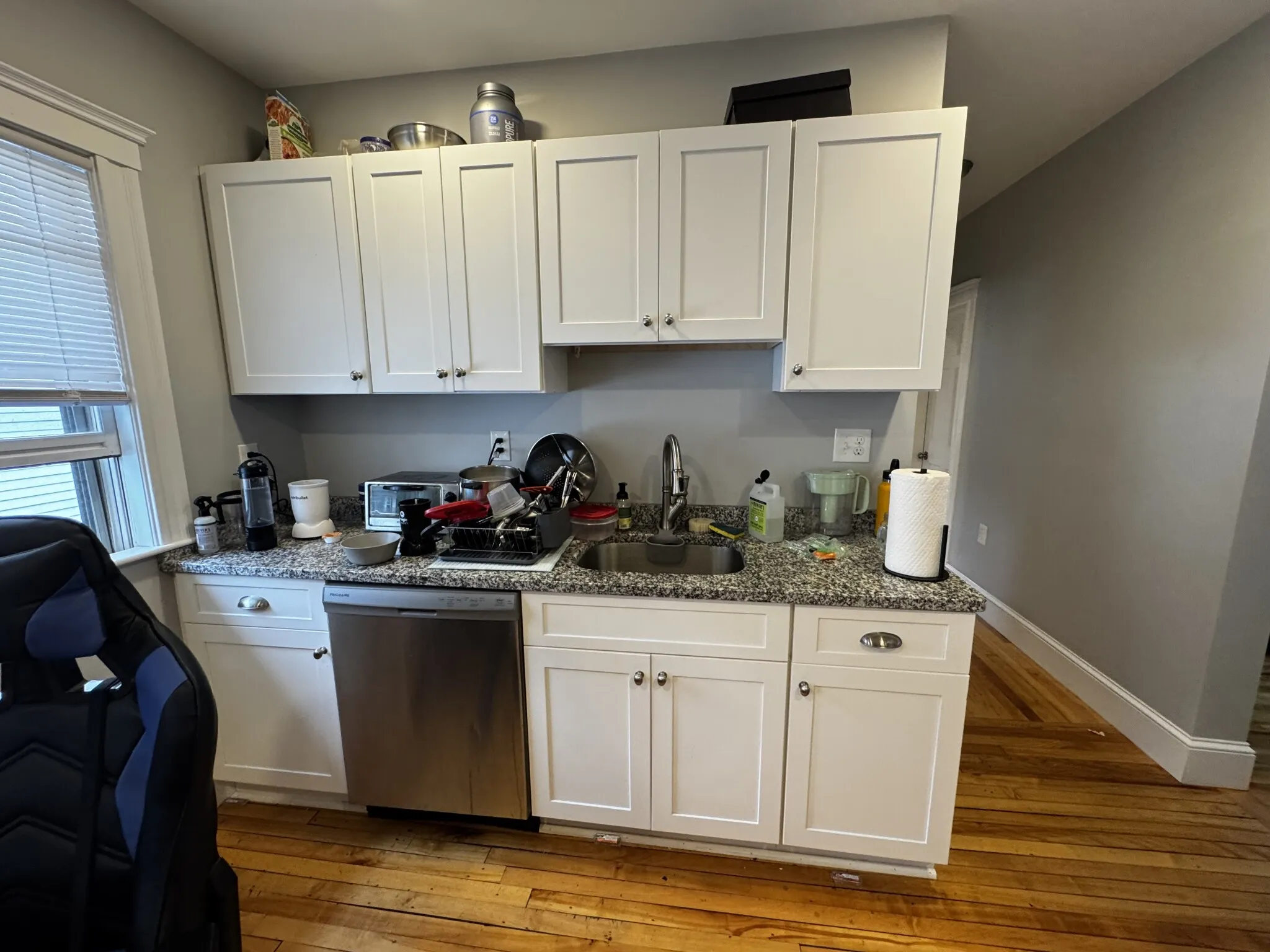 5 bed, 1 bath apartment for rent at 74 Frederick Ave Unit ., South Medford — photo 3 of 24