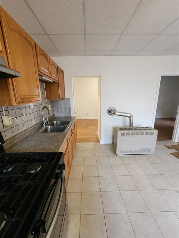 2 bed, 1 bath apartment for rent at 74 Fulton St Unit 1W, Fall River — photo 3 of 12