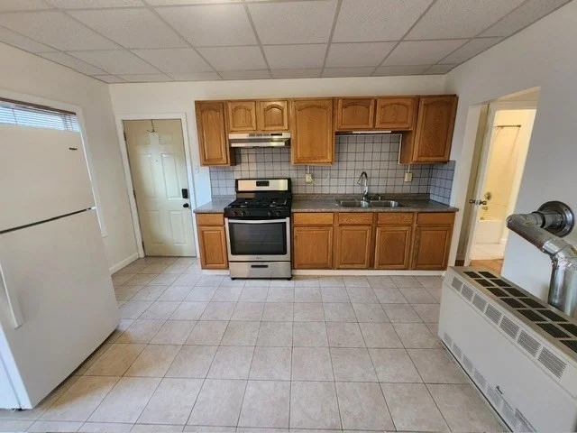 2 bed, 1 bath apartment for rent at 74 Fulton St Unit 1W, Fall River — photo 1 of 12