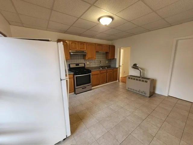 2 bed, 1 bath apartment for rent at 74 Fulton St Unit 1W, Fall River — photo 2 of 12
