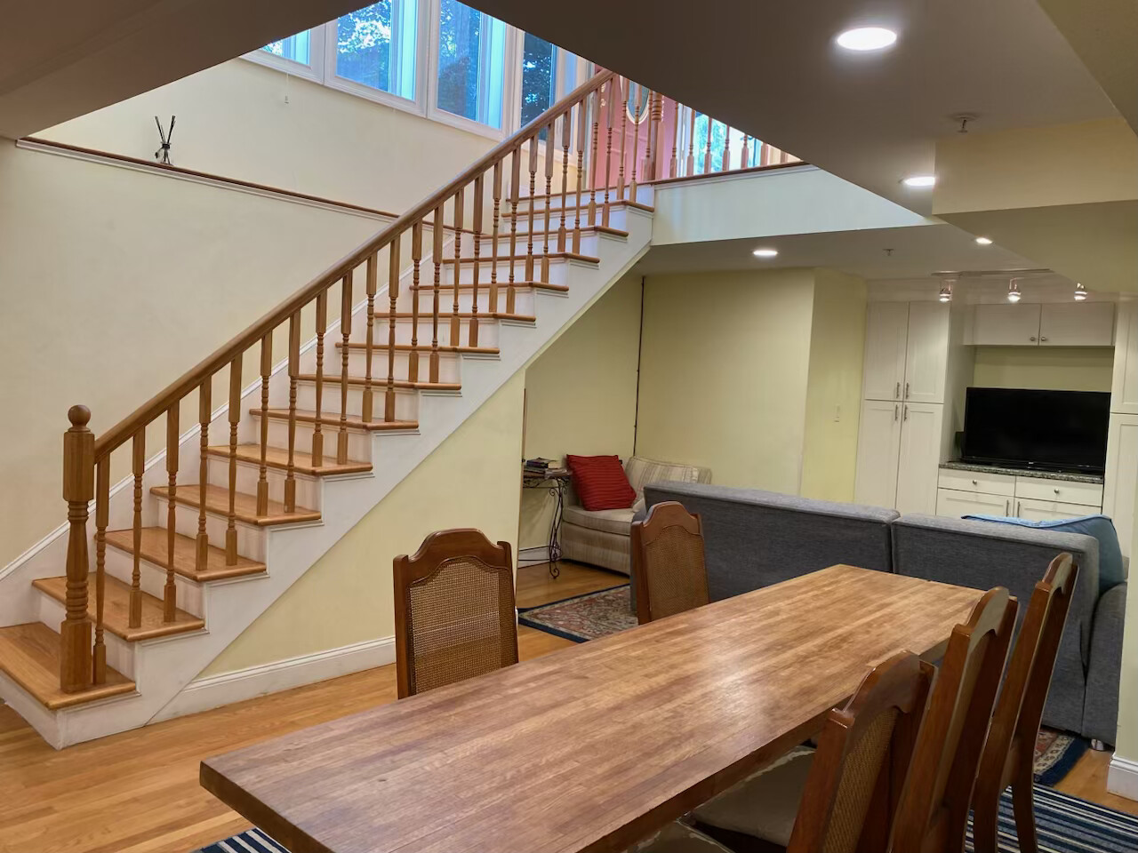 4 bed, 2 bath apartment for rent at 74 Georgia St Unit 2, Roxbury — photo 3 of 12