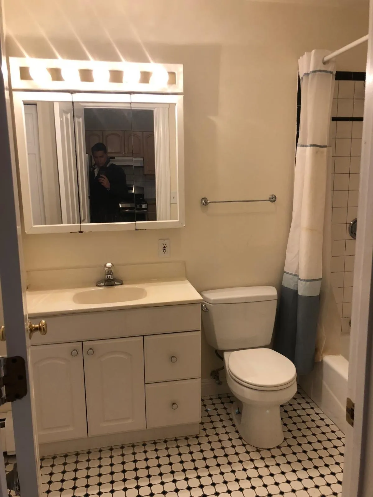 2 bed, 1 bath apartment for rent at 74 Gore St Unit 1, East Cambridge — photo 9 of 10