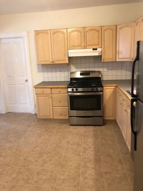 2 bed, 1 bath apartment for rent at 74 Gore St Unit 1, East Cambridge — photo 2 of 12