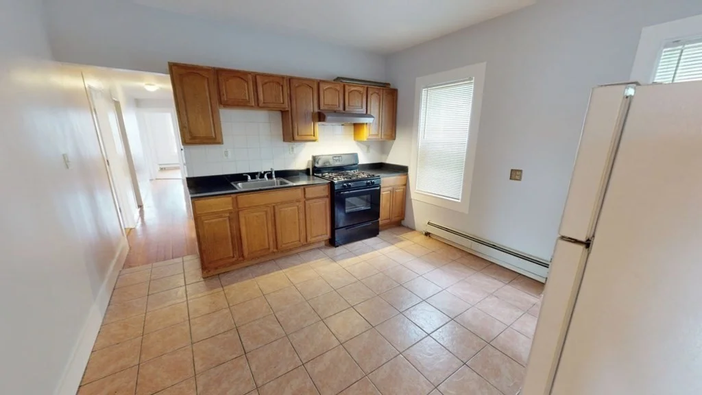 4 bed, 1 bath apartment for rent at 74 Hamilton St Unit 3, Dorchester — photo 4 of 26