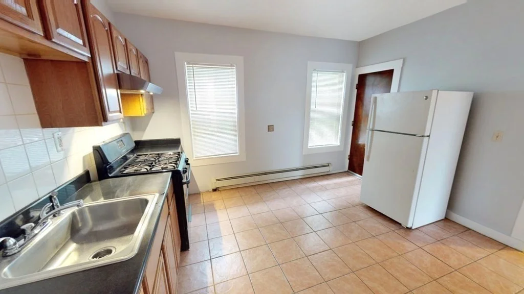 4 bed, 1 bath apartment for rent at 74 Hamilton St Unit 3, Dorchester — photo 1 of 26
