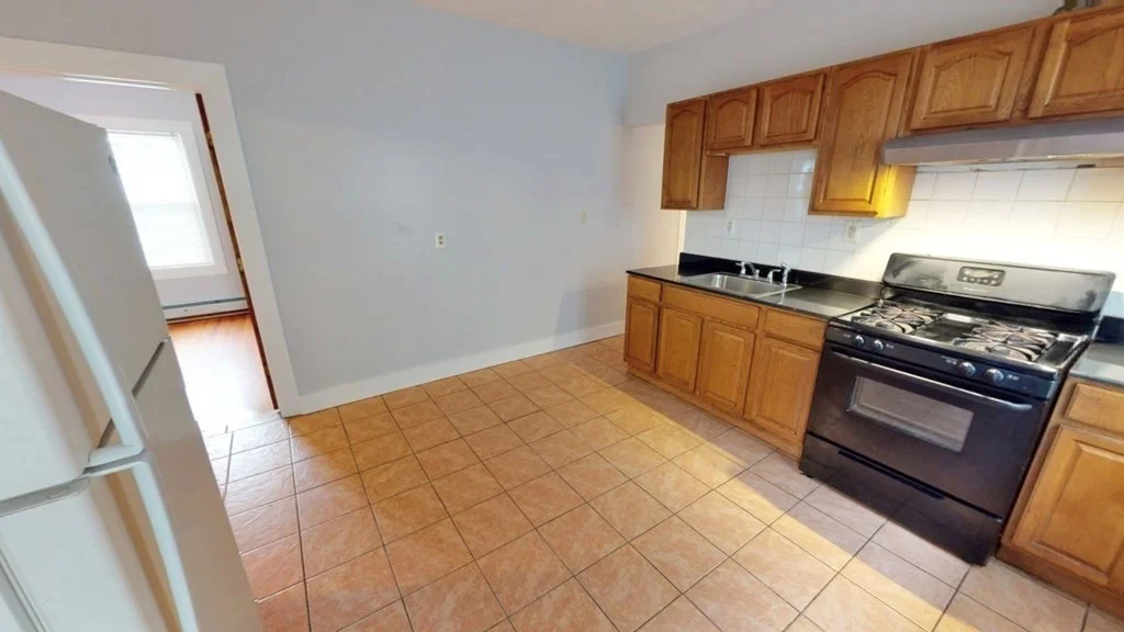 4 bed, 1 bath apartment for rent at 74 Hamilton St Unit 3, Dorchester — photo 2 of 26