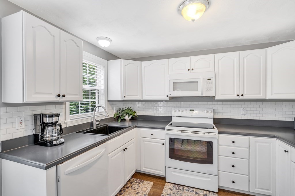 3 bed, 1 bath apartment for rent at 74 Juniper Ln, Tewksbury — photo 6 of 14