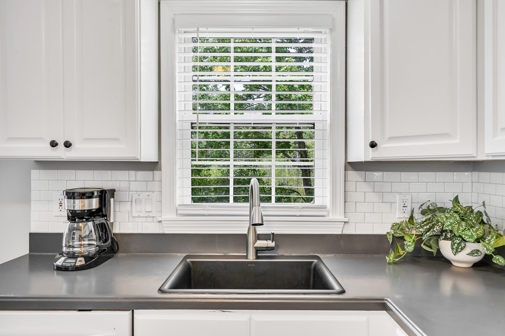 3 bed, 1 bath apartment for rent at 74 Juniper Ln, Tewksbury — photo 5 of 14