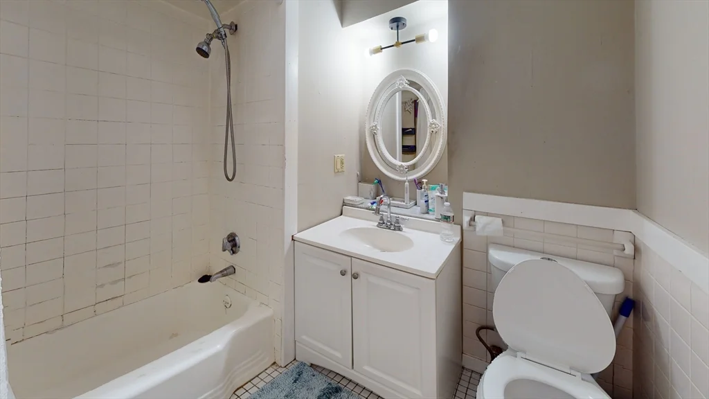 1 bed, 1 bath apartment for rent at 74 Kenwood Unit 1, Dorchester — photo 9 of 10