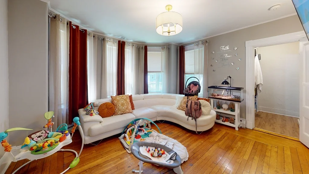 1 bed, 1 bath apartment for rent at 74 Kenwood Unit 1, Dorchester