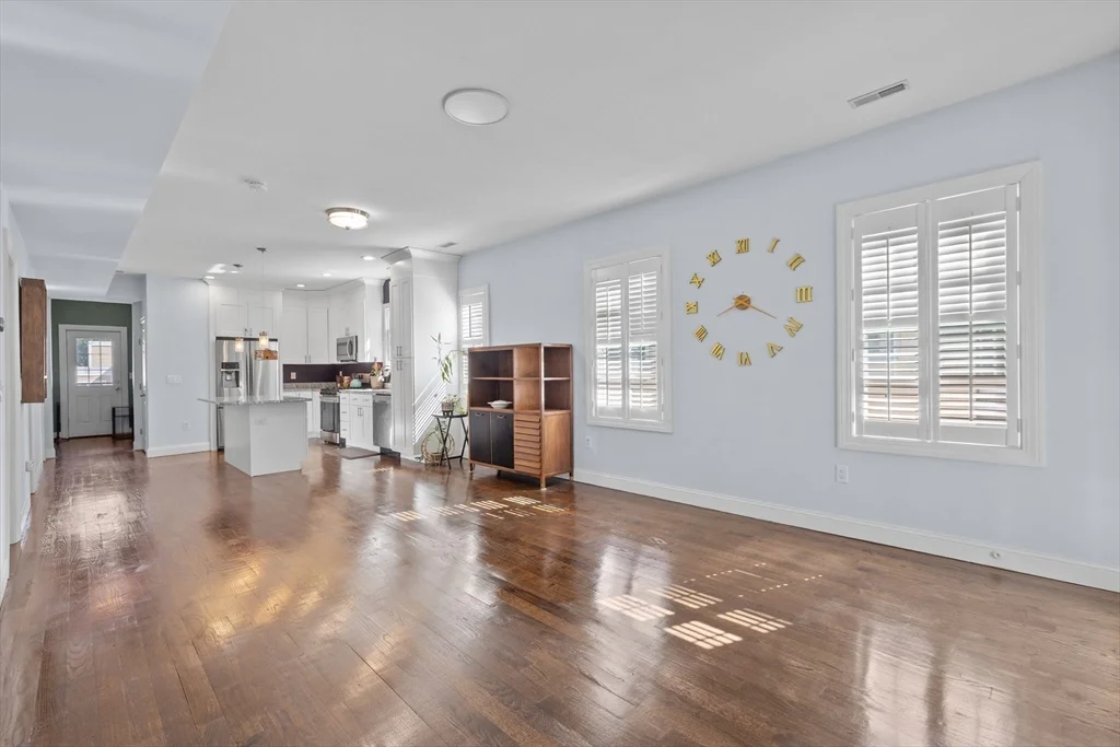 3 bed, 2 bath apartment for rent at 74 Kingsdale St Unit 3, Dorchester — photo 3 of 16