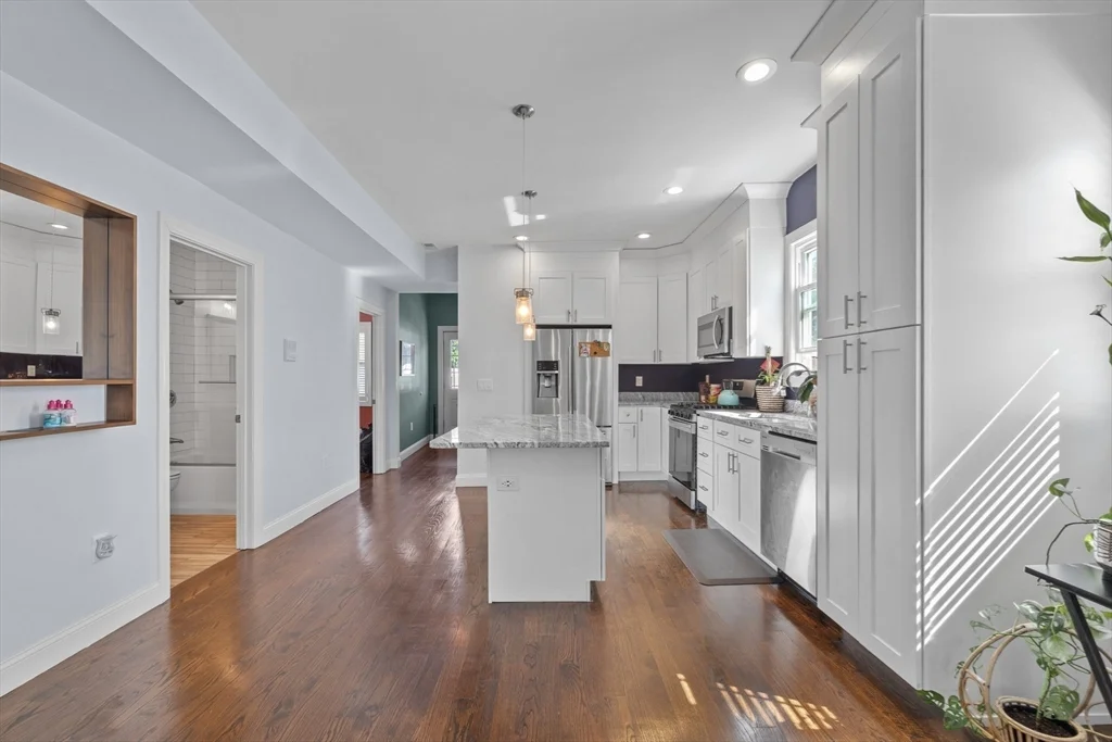 3 bed, 2 bath apartment for rent at 74 Kingsdale St Unit 3, Dorchester — photo 2 of 16