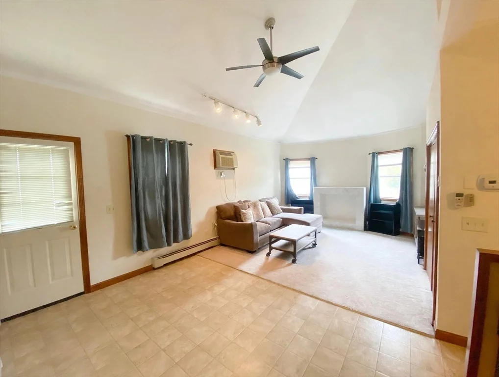 1 bed, 1 bath apartment for rent at 74 Lakewood Unit 2L, Worcester — photo 2 of 6