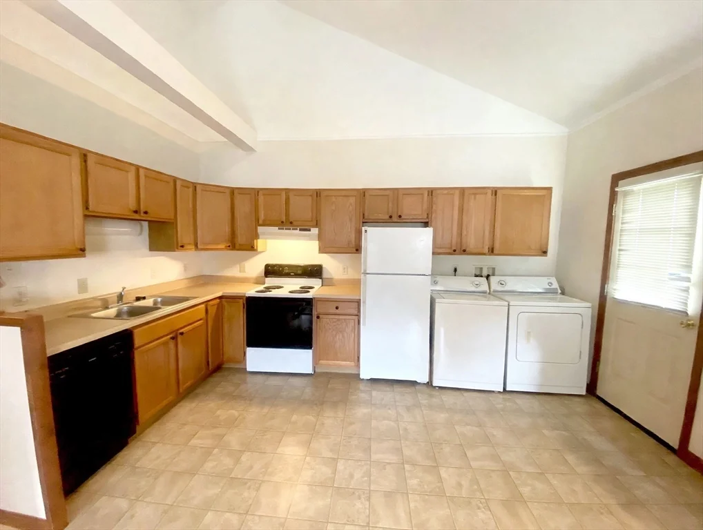 1 bed, 1 bath apartment for rent at 74 Lakewood Unit 2L, Worcester — photo 3 of 6