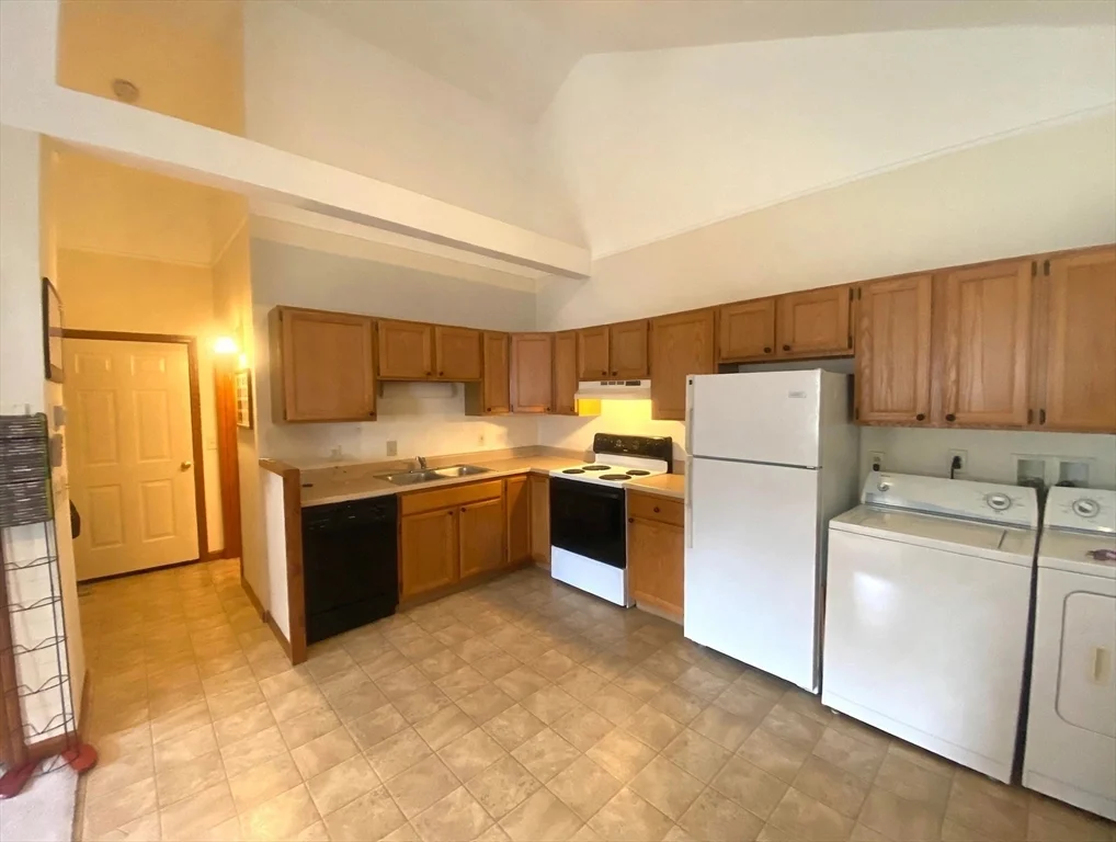 1 bed, 1 bath apartment for rent at 74 Lakewood Unit 2L, Worcester — photo 4 of 6