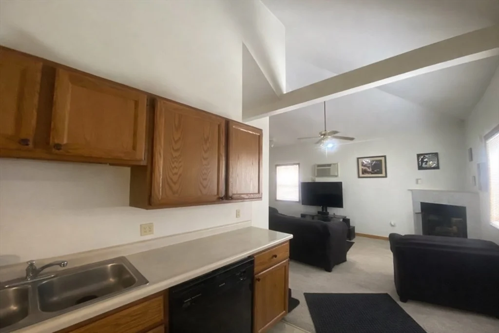 1 bed, 1 bath apartment for rent at 74 Lakewood Unit 2R, Worcester — photo 3 of 11