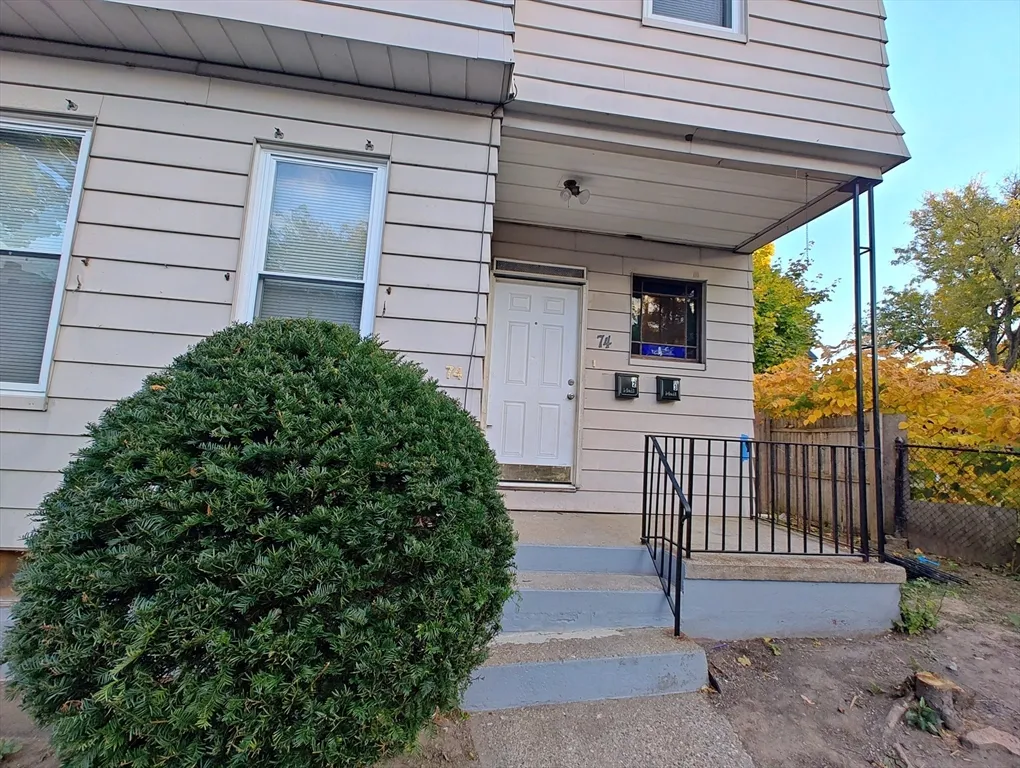 3 bed, 1 bath apartment for rent at 74 Linden Unit 2nd Floor, Holyoke — photo 1 of 20