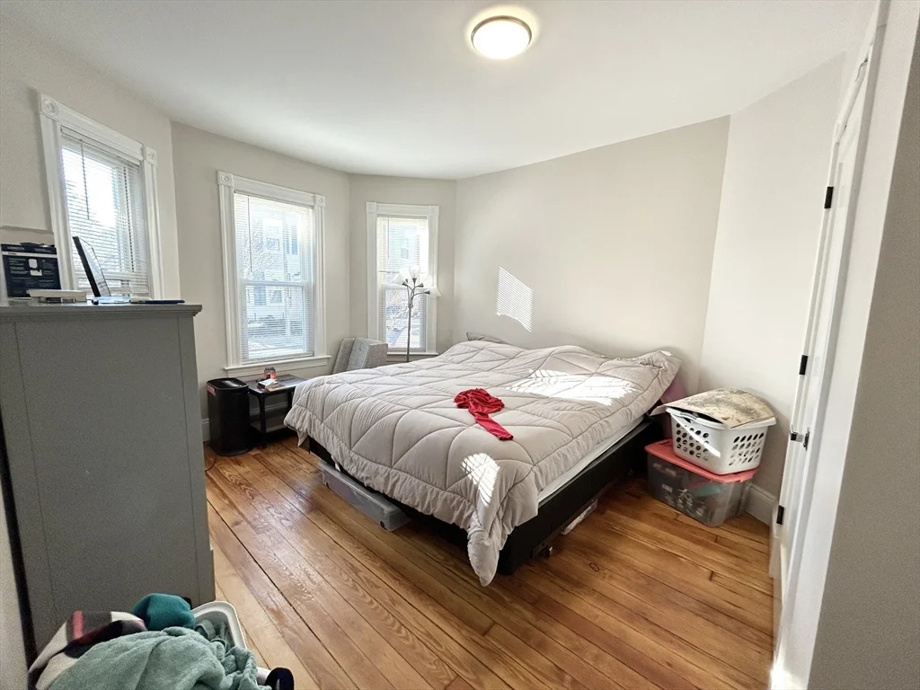 3 bed, 1 bath apartment for rent at 74 Marine Rd Unit 1, South Boston — photo 4 of 8