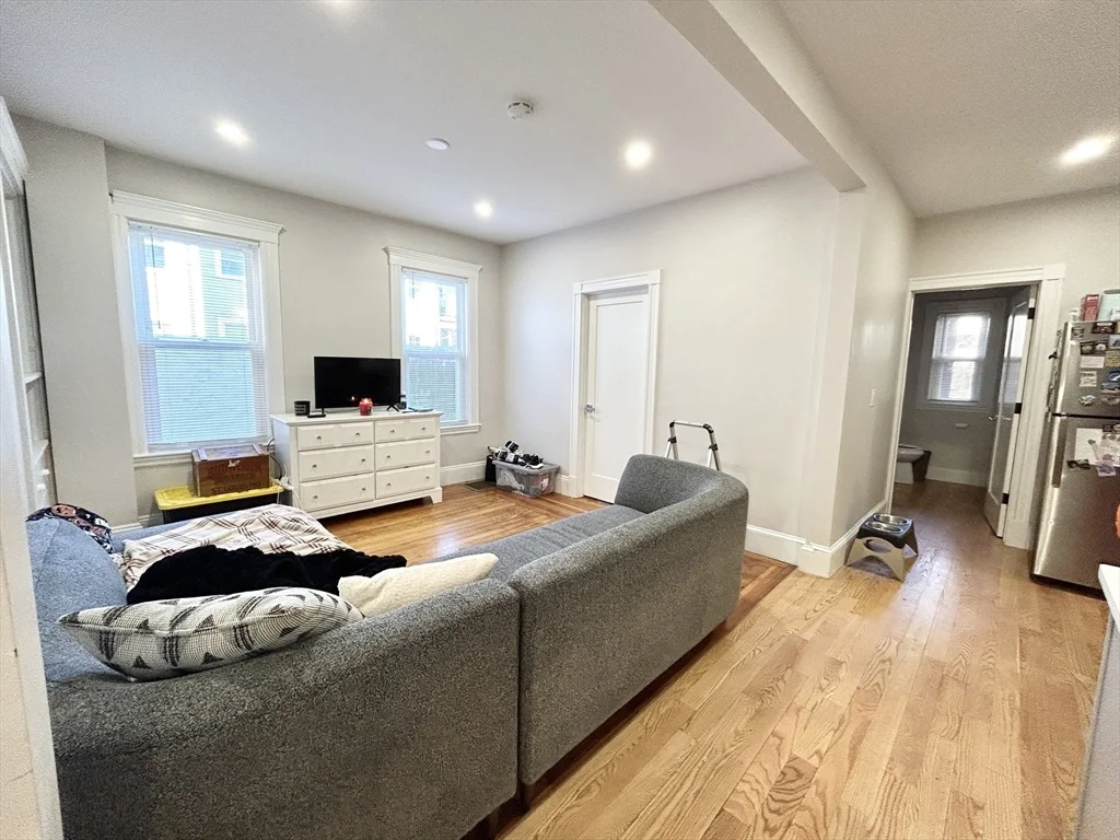 3 bed, 1 bath apartment for rent at 74 Marine Rd Unit 1, South Boston — photo 2 of 8