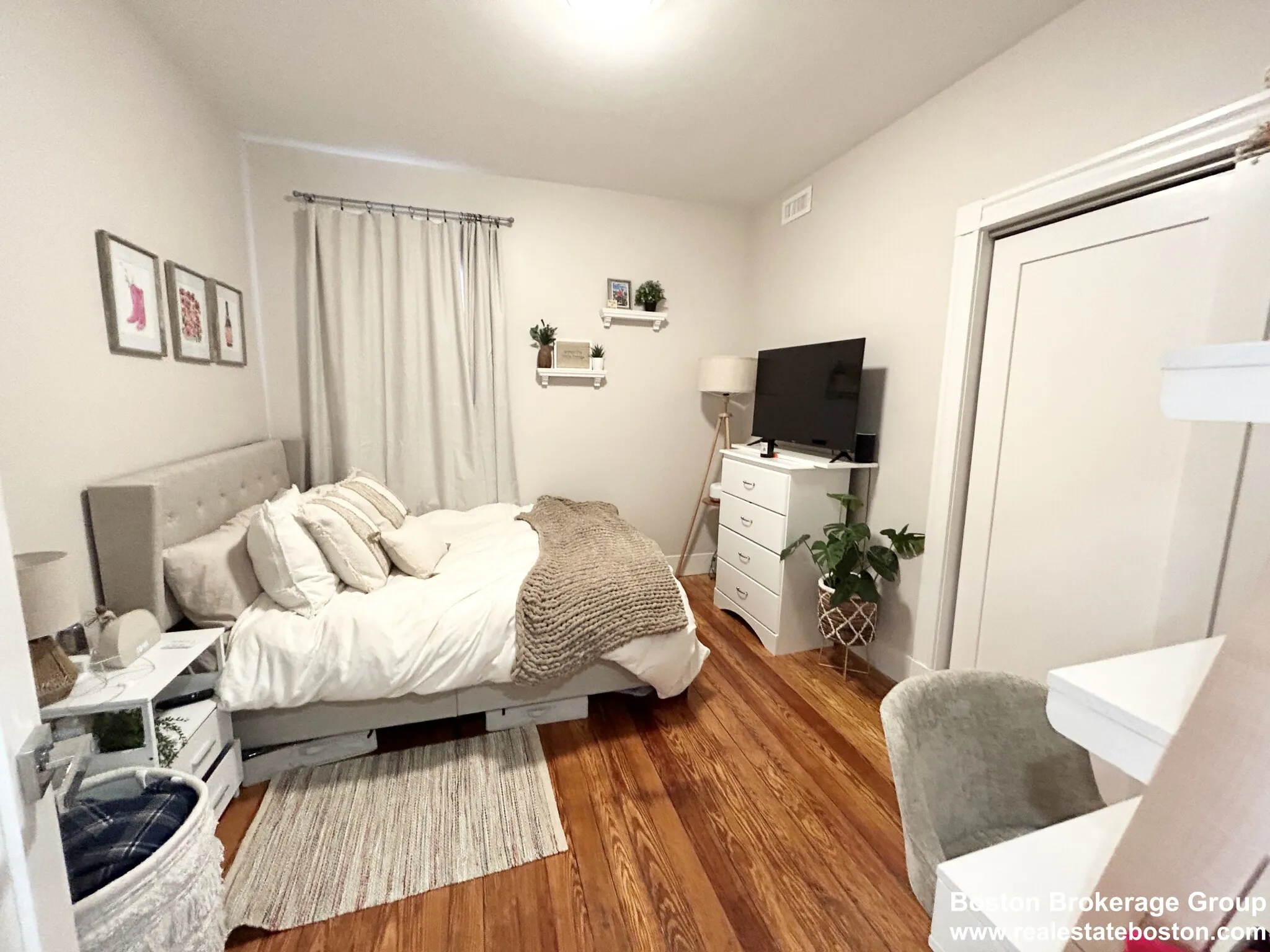 4 bed, 1.5 bath apartment for rent at 74 Marine Rd Unit 2, South Boston — photo 6 of 8