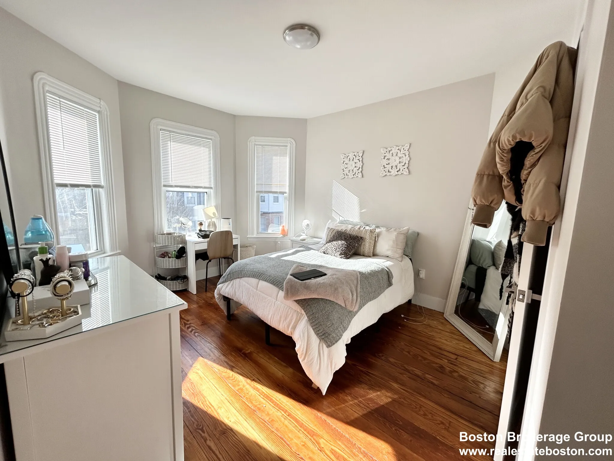 4 bed, 1.5 bath apartment for rent at 74 Marine Rd Unit 2, South Boston — photo 5 of 8