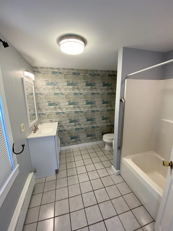 5 bed, 3 bath apartment for rent at 74 Moore Ave Unit N/A, Warren — photo 15 of 37