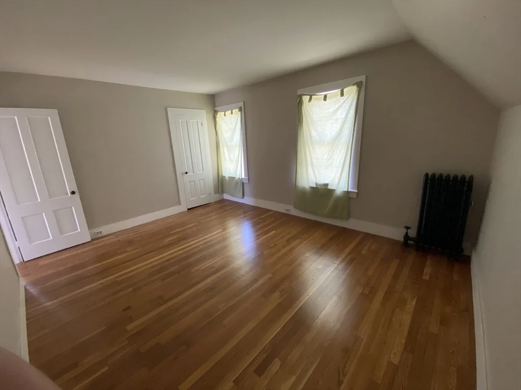 5 bed, 3 bath apartment for rent at 74 Moore Ave Unit N/A, Warren — photo 28 of 37