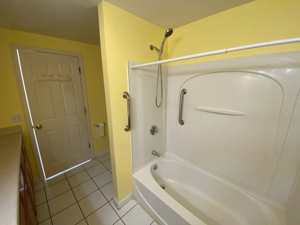 5 bed, 3 bath apartment for rent at 74 Moore Ave Unit N/A, Warren — photo 12 of 37