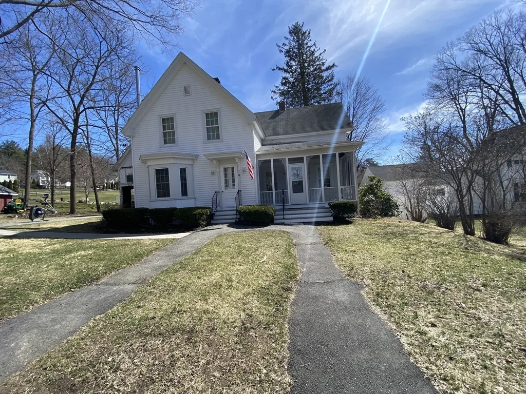 5 bed, 3 bath apartment for rent at 74 Moore Ave Unit N/A, Warren — photo 1 of 37
